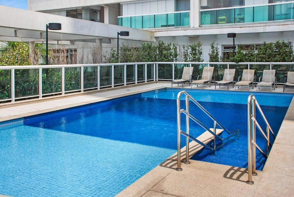 Private Airport View Kitchen Heat Open Pool Apartment