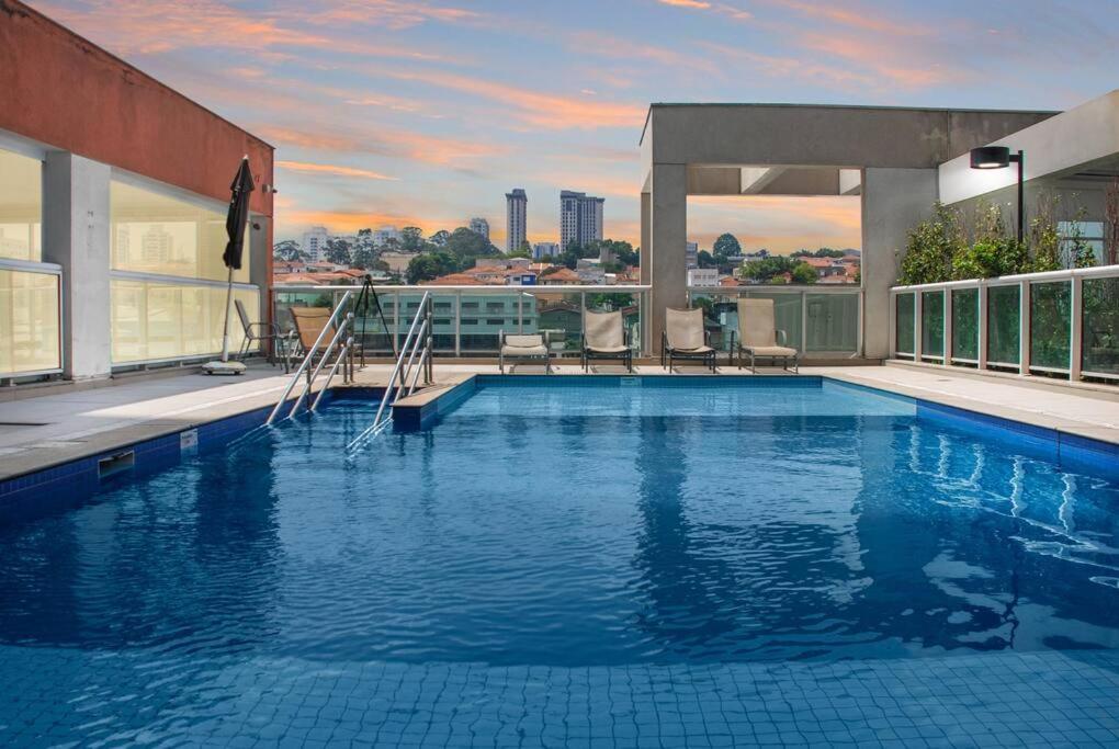 Private Airport View Kitchen Heat Open Pool Apartment