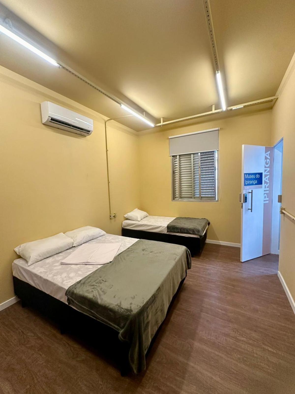 Hostel 011