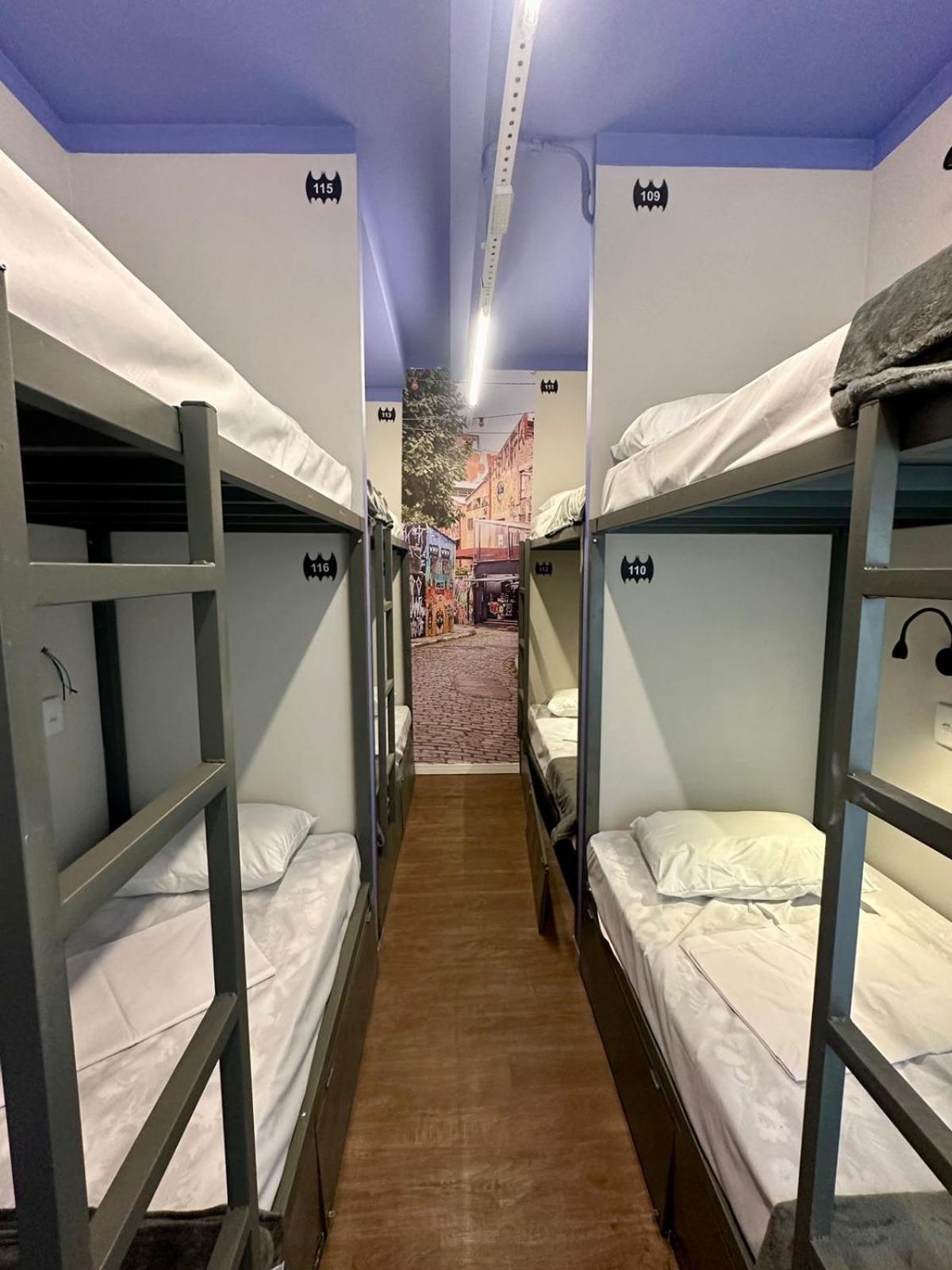 Hostel 011