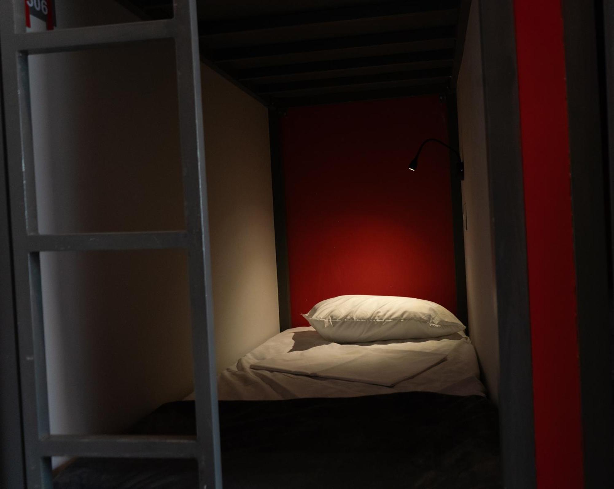 011 Hostel *