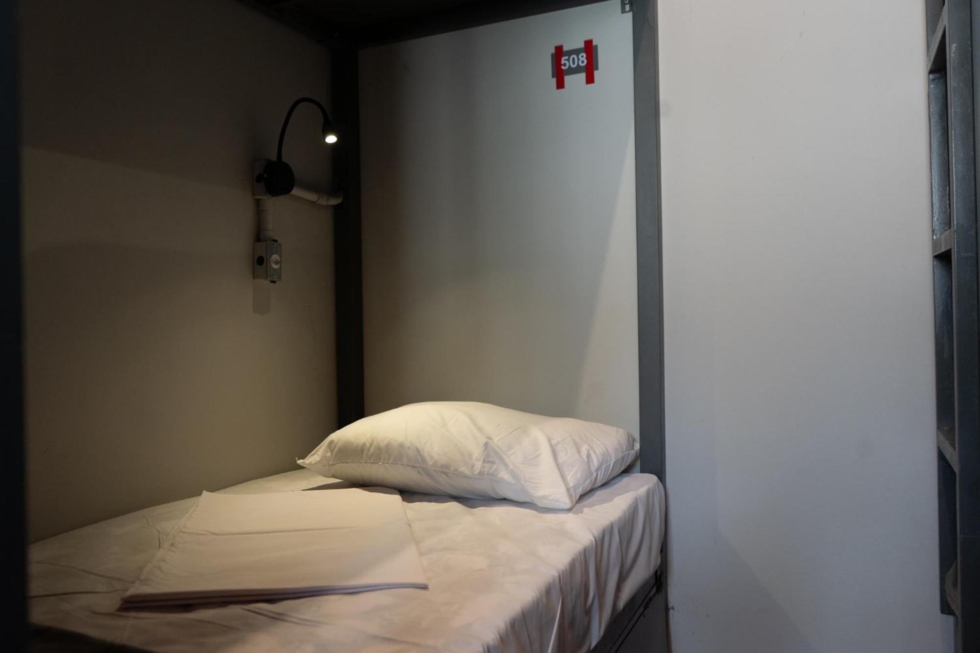 Hostel 011 *