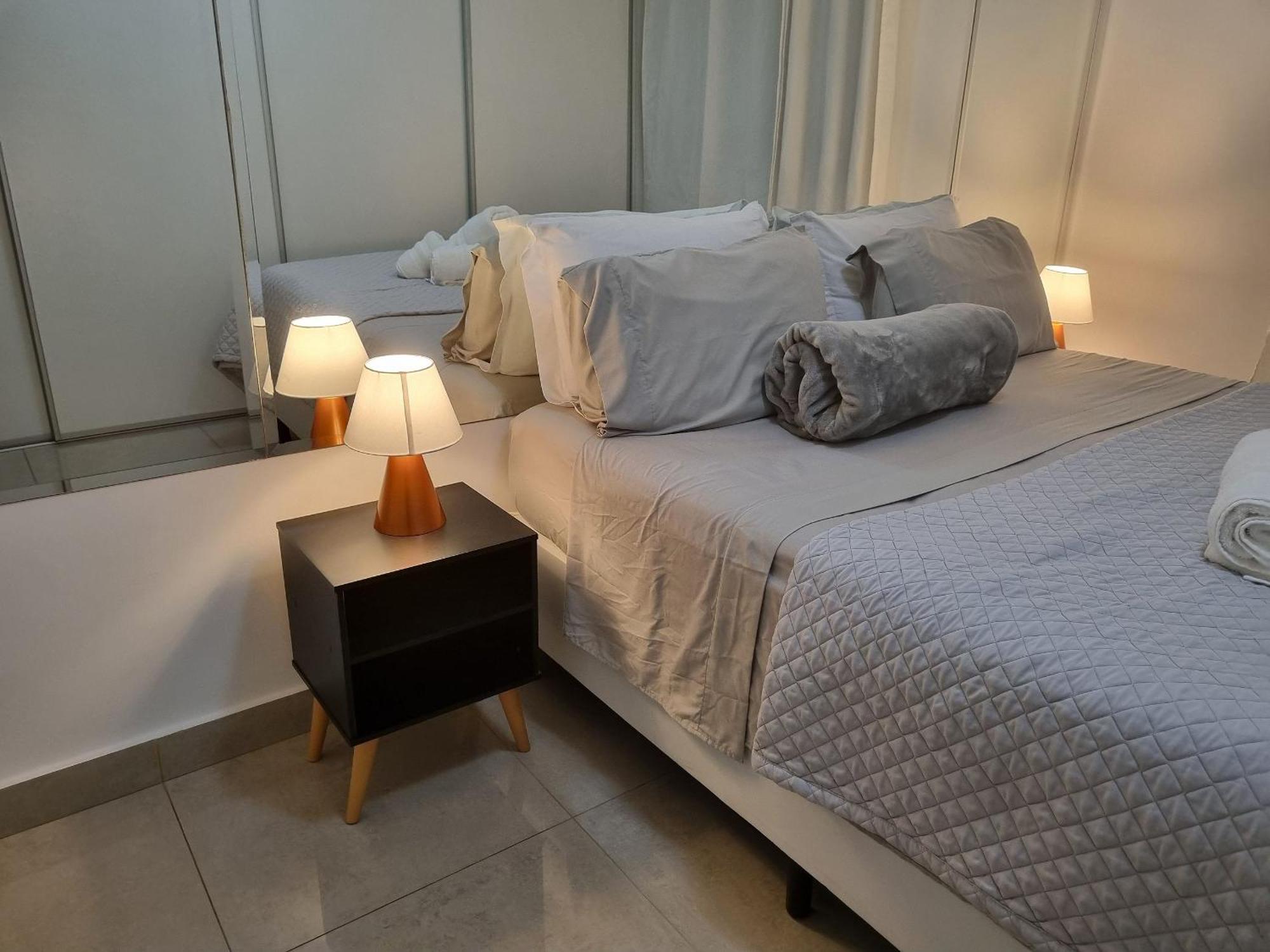 Apartamento Excelente Apto Ao Lado Do Hospital Einstein, Hospital Sao Luis, Faculdade De Medicina Einstein, Estadio Do Morumbi, 80m² E Garagem