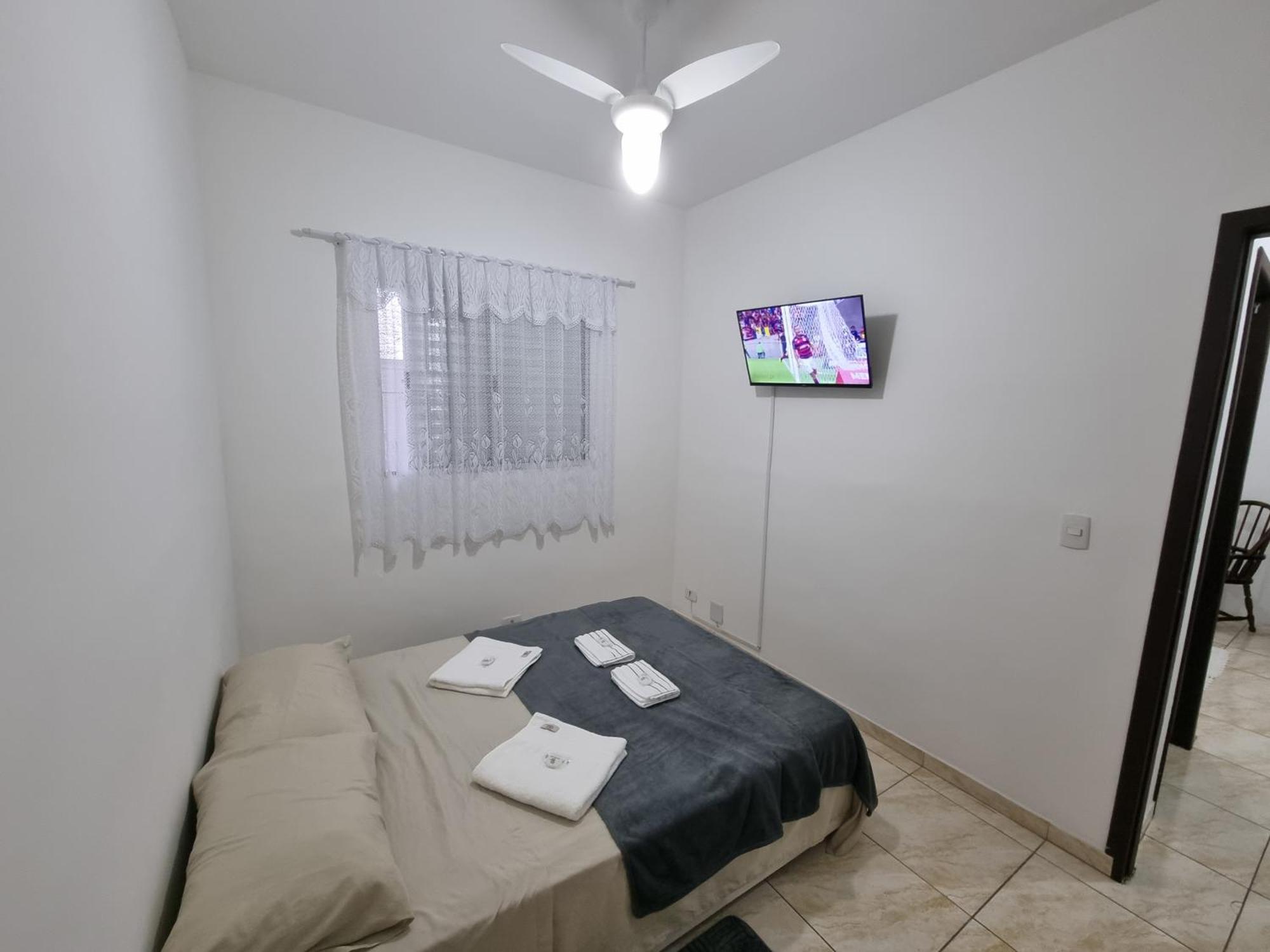 Flat 4 Apartment *