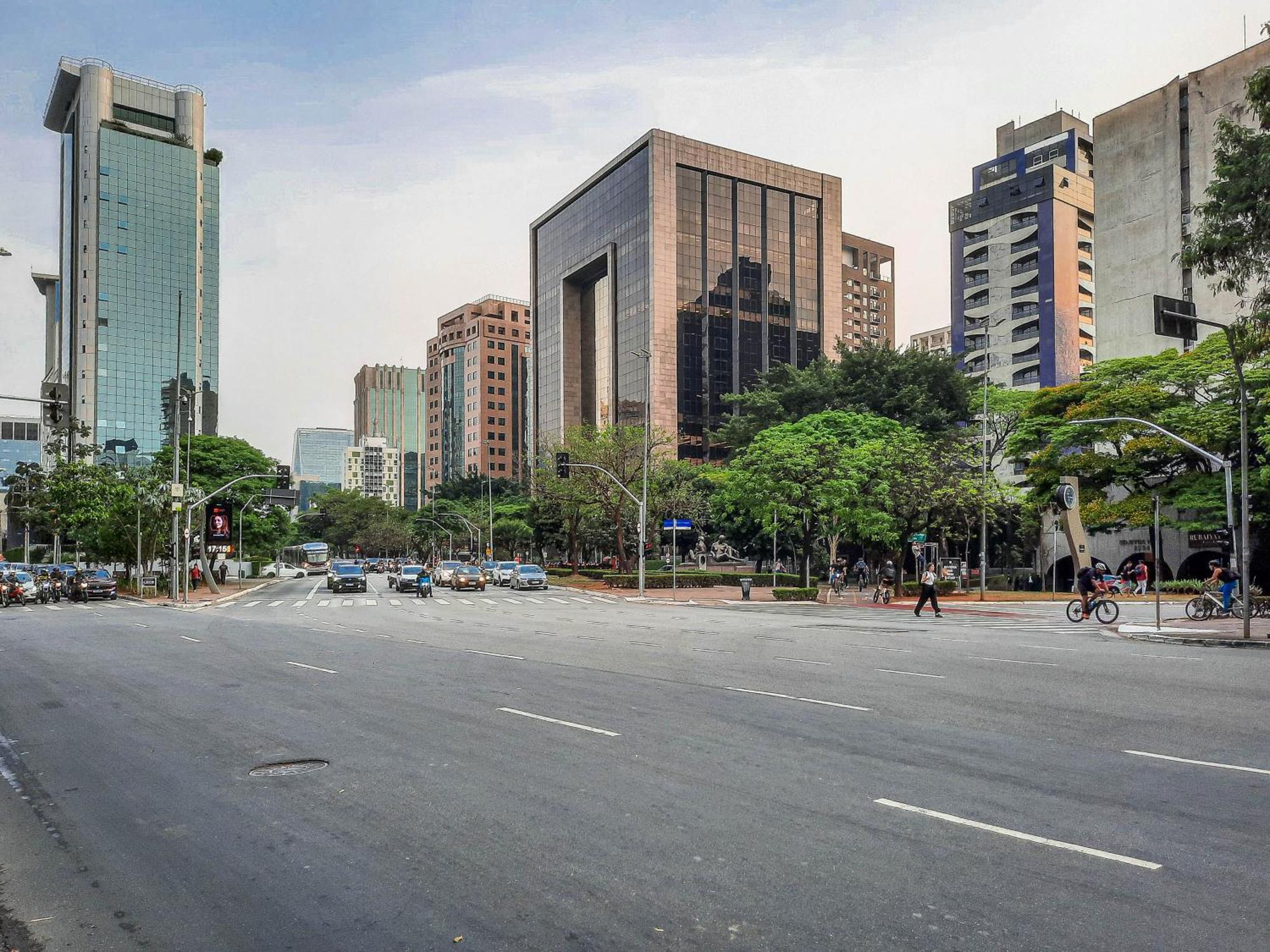 Predio Com Rooftop E Cafe Da Manha Ao Lado Da Faria Lima - Jfl * São Paulo
