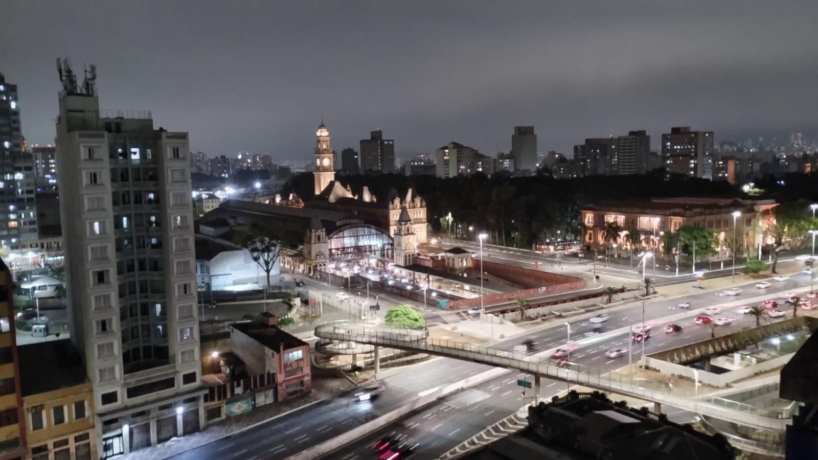 Lindo; No Centro Em Frente Ao Metro! Sao Paulo