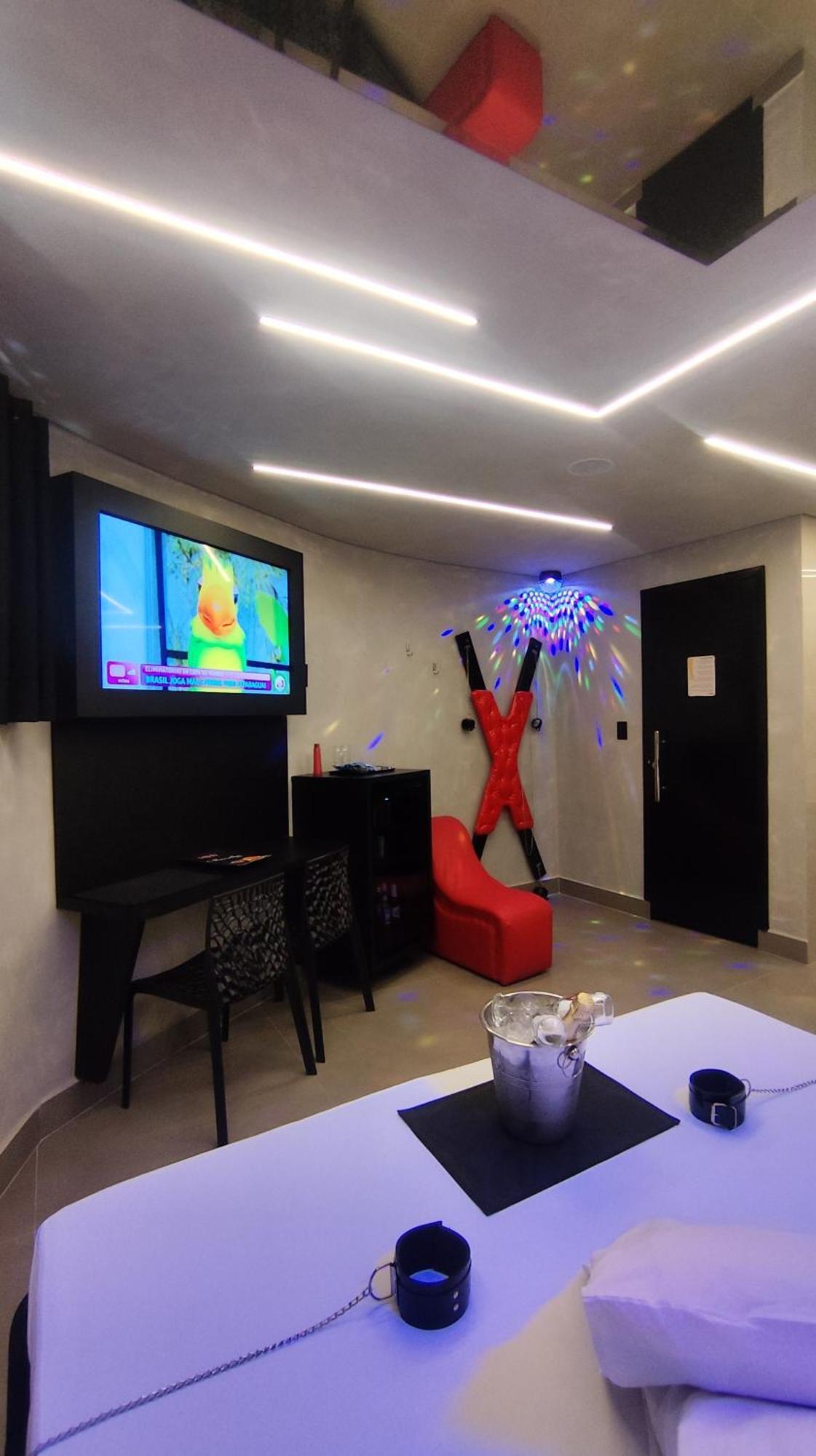 Marselha 6 Hotel cinta