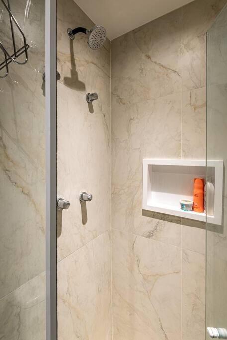 Apartamento Lindo Apto Studio Na R Augusta Para 3 Pessoas, Com Estacionamento! *