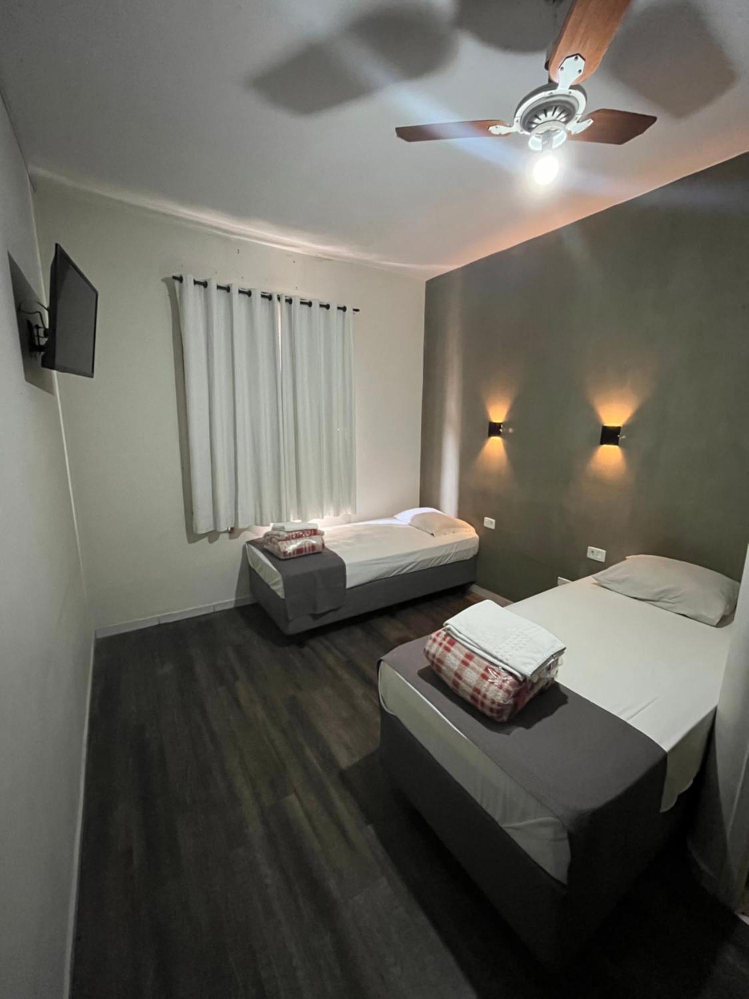 Hostel Carabelas - Proximo A 25 De Marco E Bras *