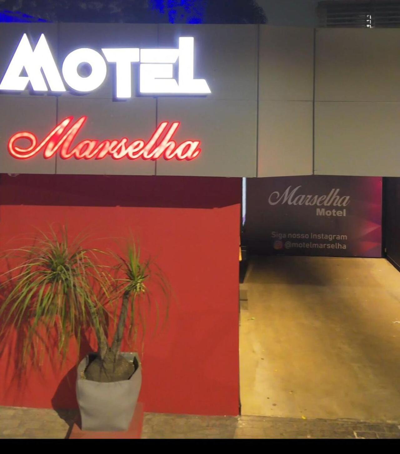 Yetişkin Oteli Marselha 5 *