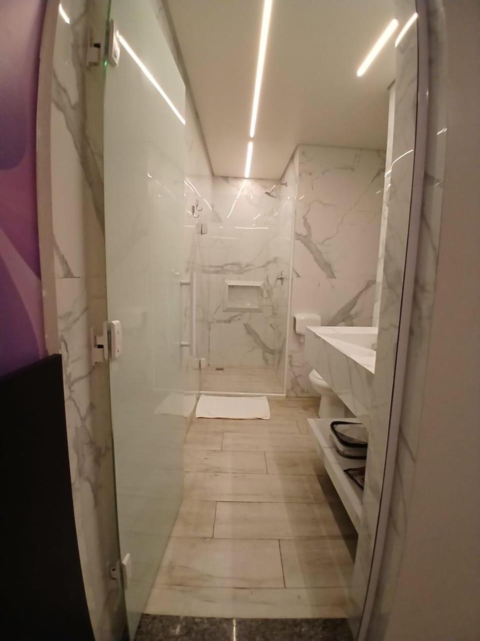 Love hotel Marselha 2 *