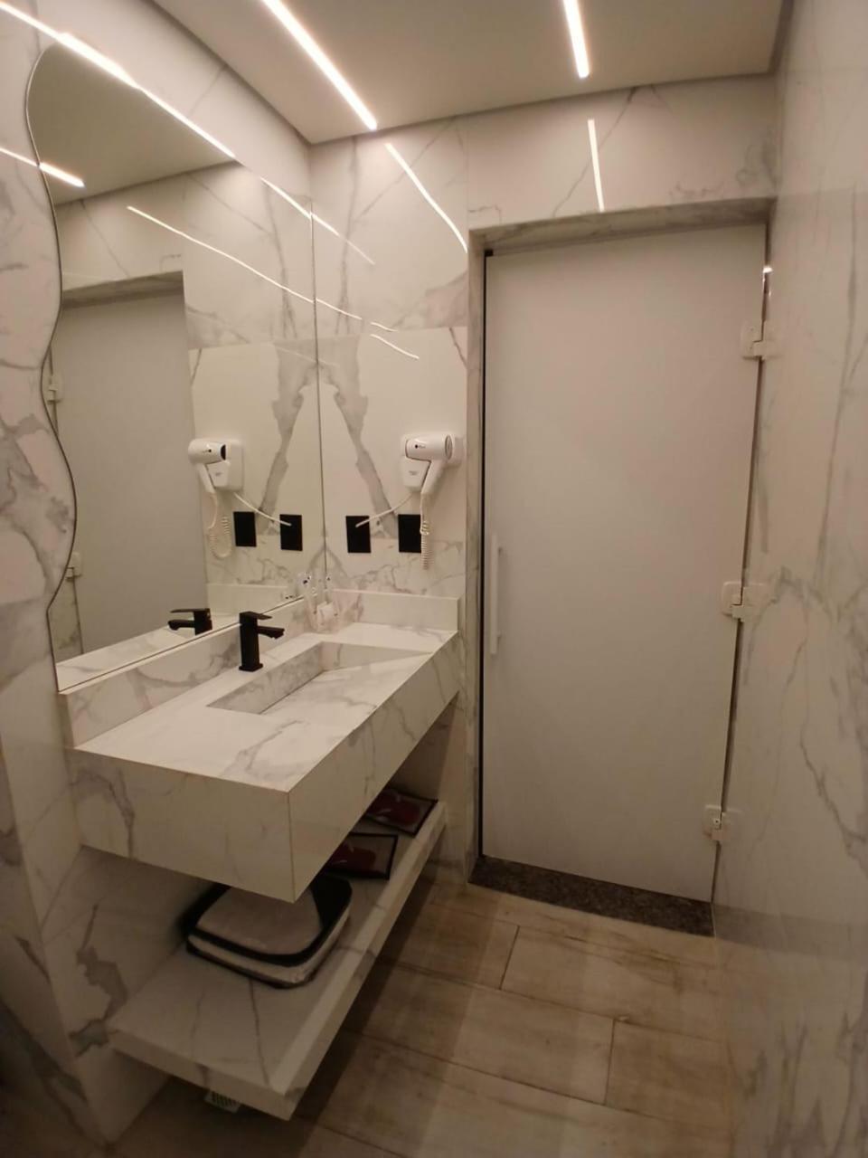 Marselha 2 Love hotel *