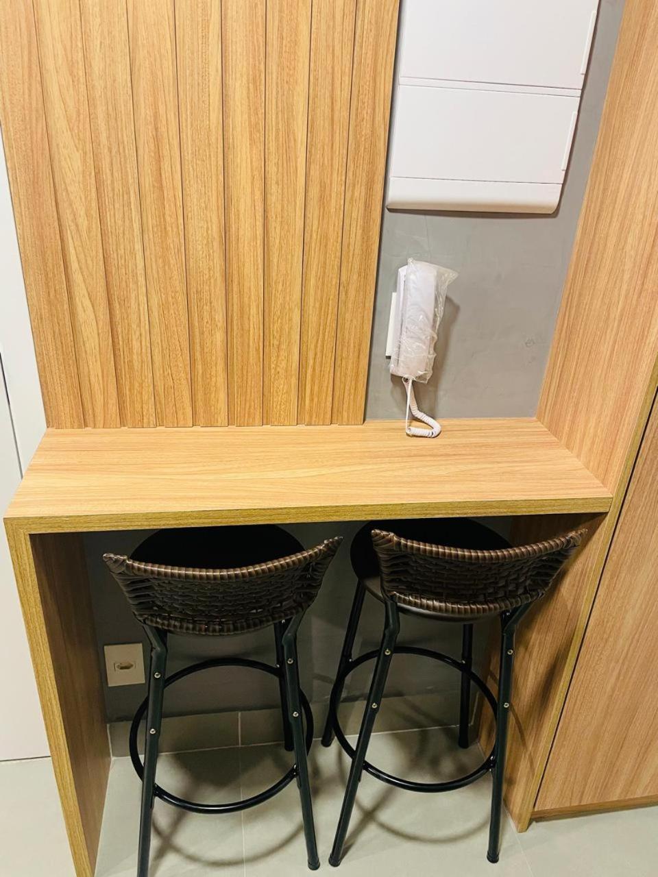 De Luxo, Ao Lado Do Metro