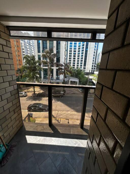 Flat Moema Com Varanda,lazer,servicos E Vaga Apartment