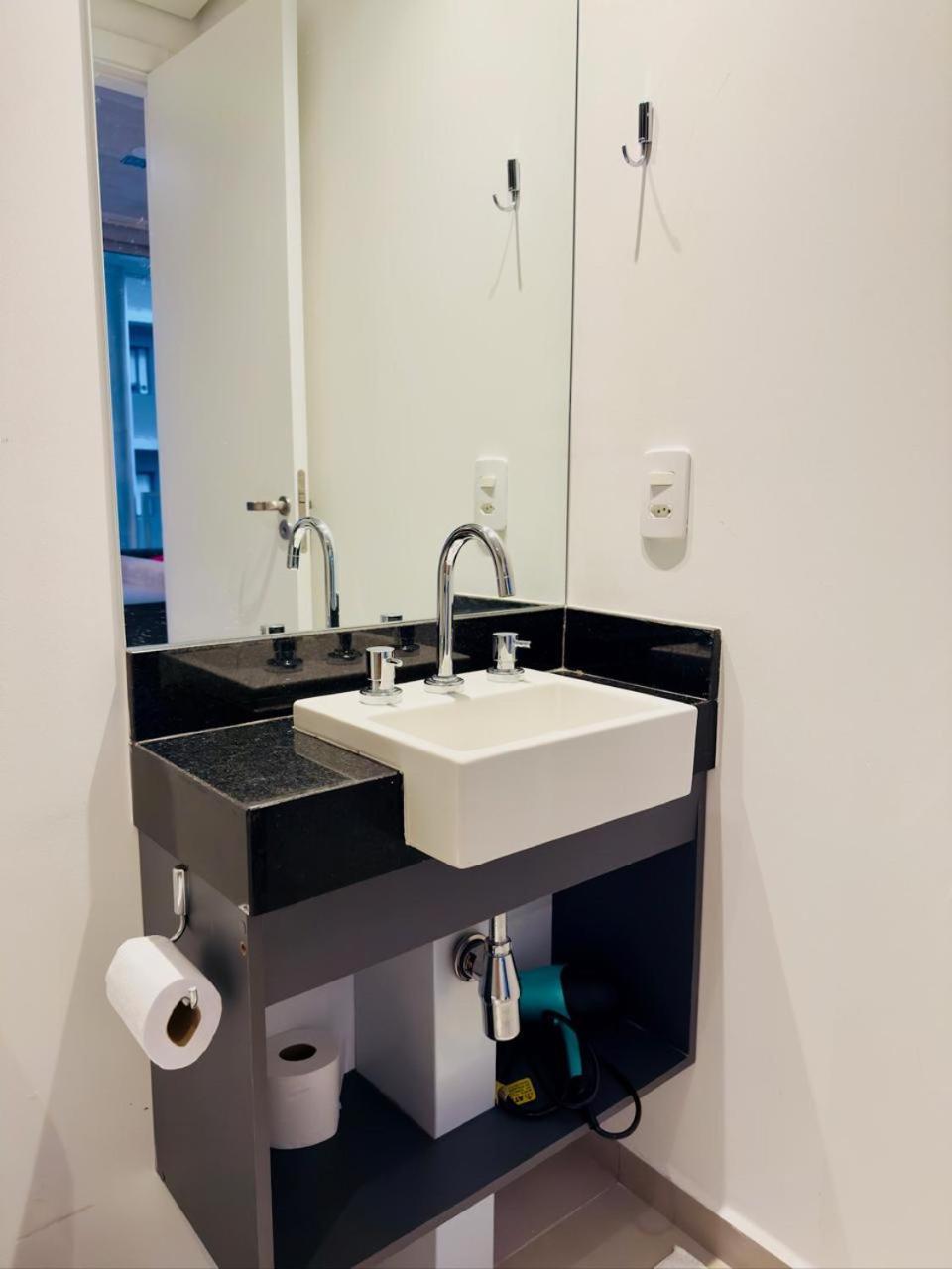 Apartamento Flat Confortavel E Espacoso Na Frei Caneca!