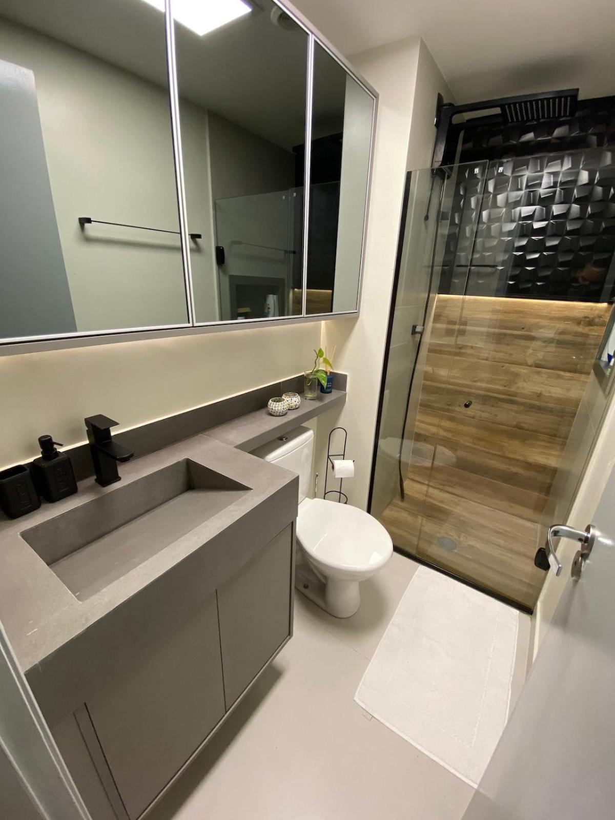B714 - Excellent Location - Downtown Apartment