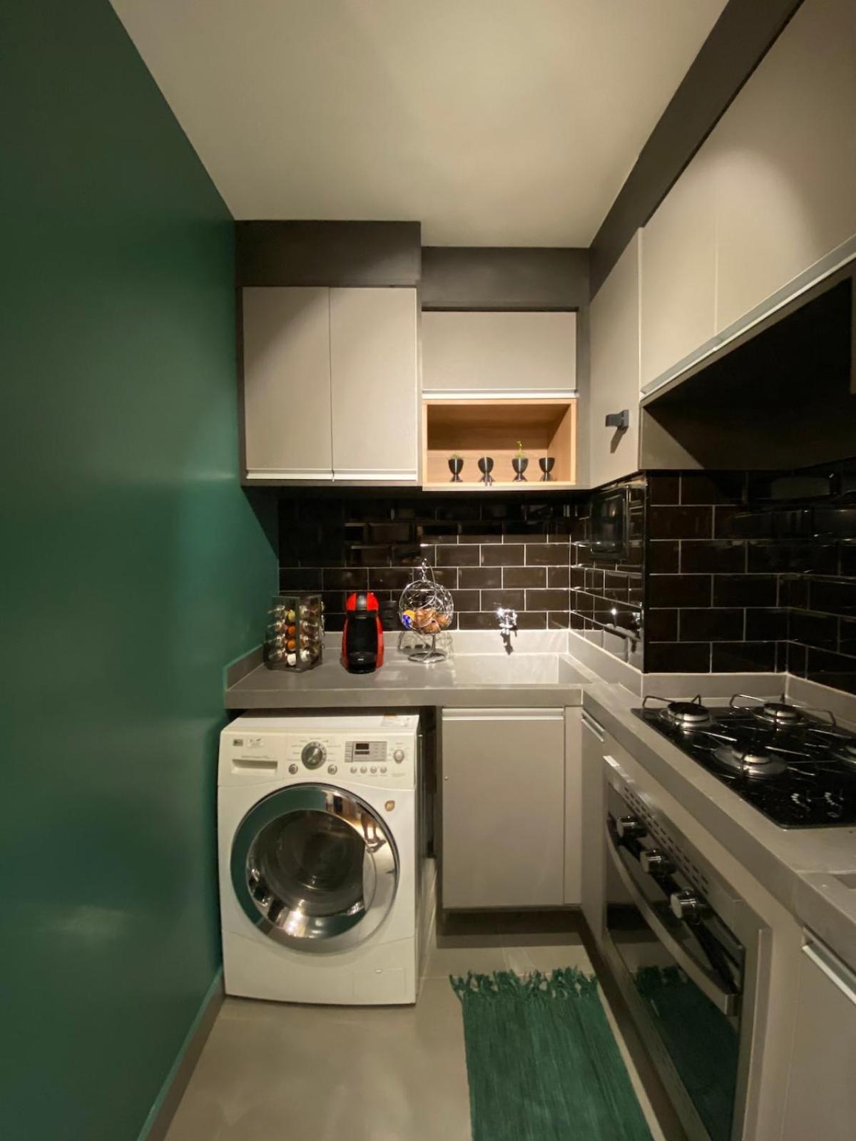 B714 - Excellent Location - Downtown *