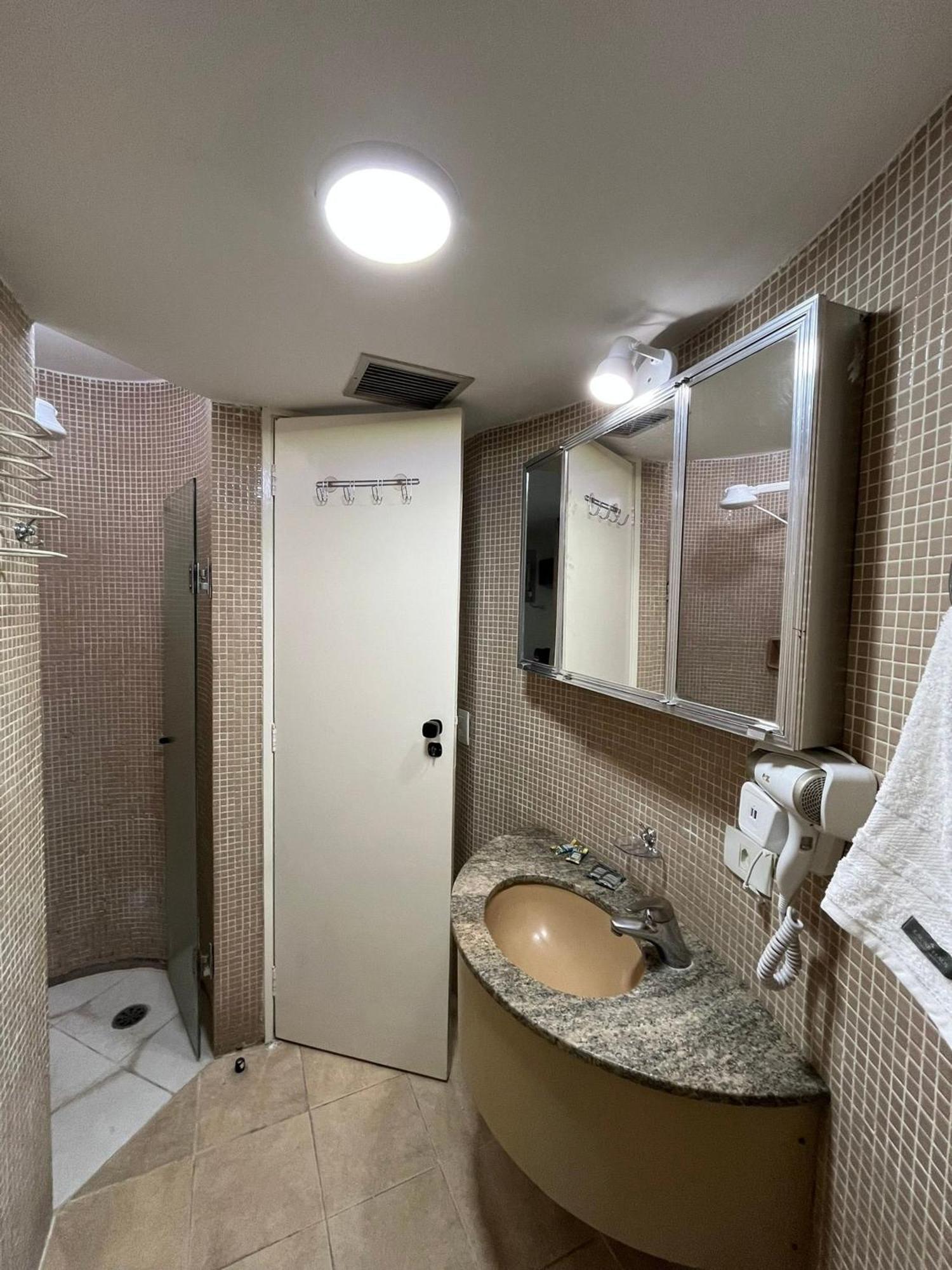 Flat Na Liberdade C/ac | Prox.faculdades&hospitais Sao Paulo