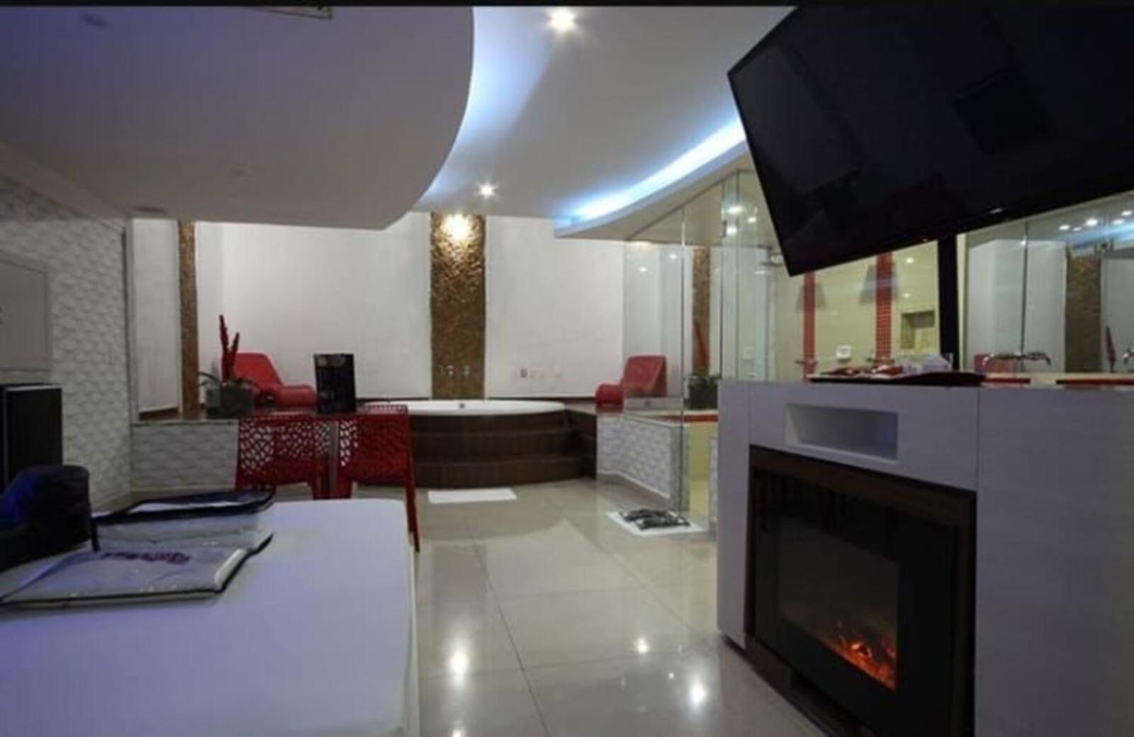 Secrets 6 Love hotel