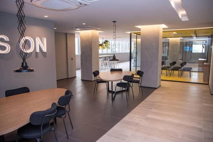 Apartemen Novo Ao Lado Da Av Paulista Com 2 Camas Solteiro Ou 1 Cama Casal *