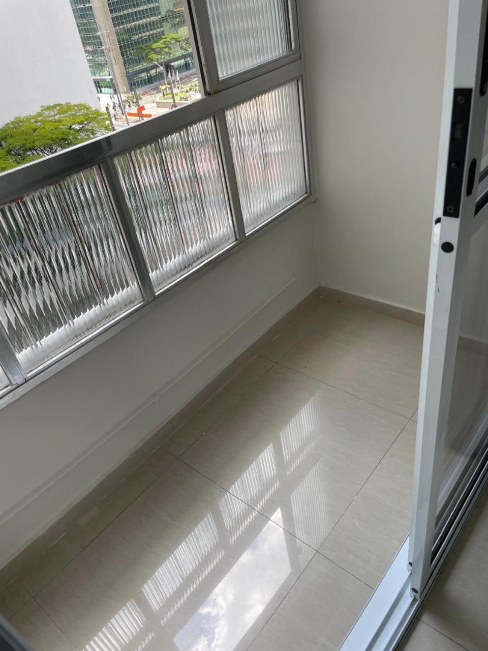 Apto Com Varanda Na Paulista Apartment