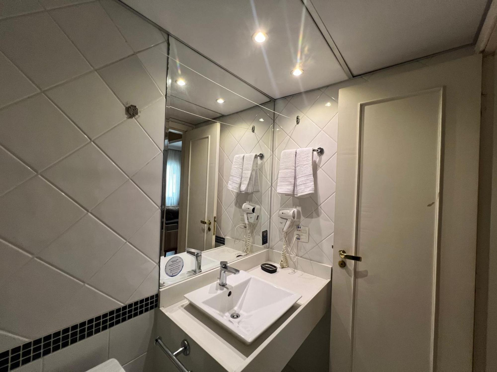 Inter Jardins Uh-1606 Hotel 4*