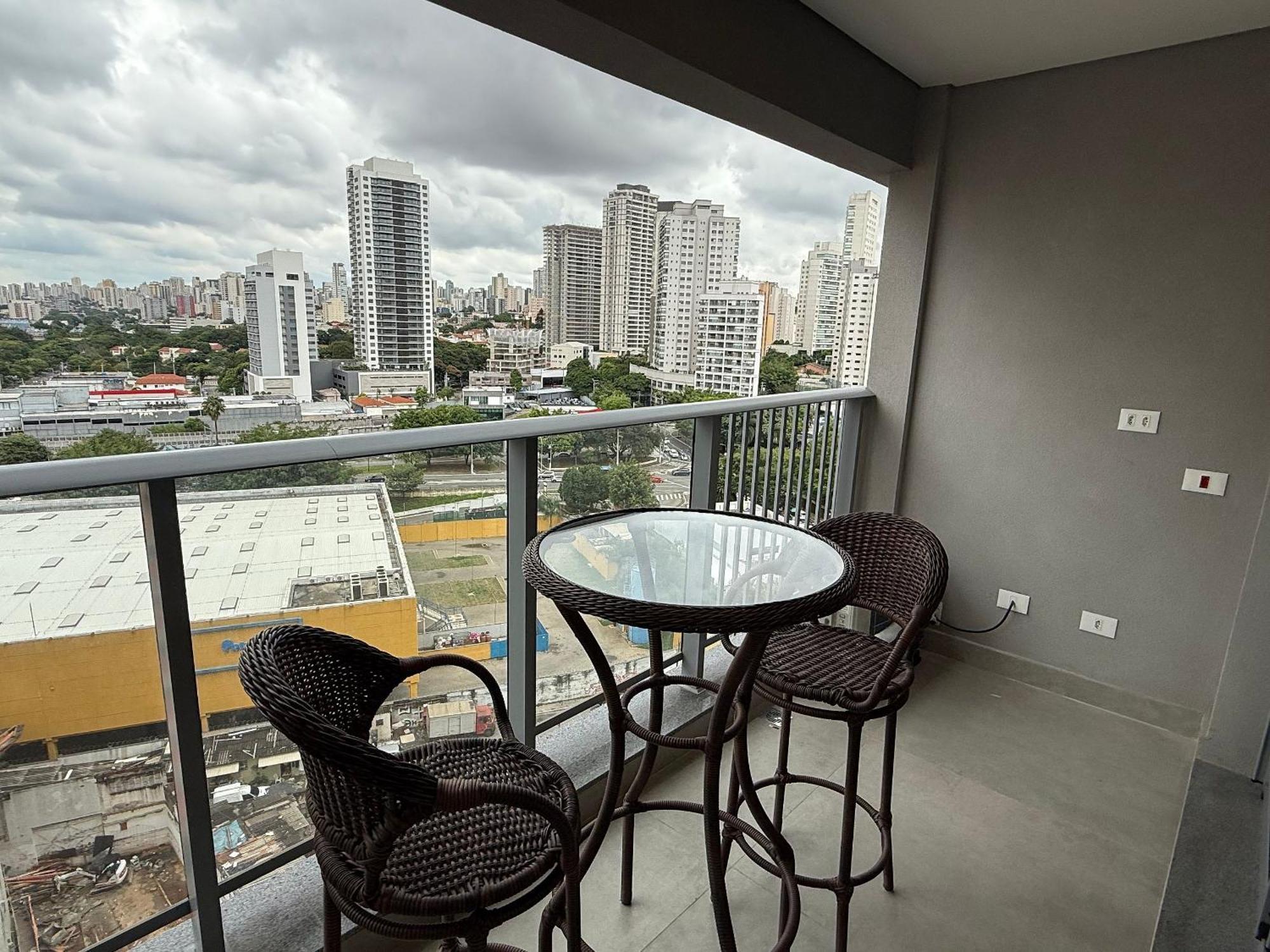 Proximo Ao Metro, Piscina, Areas Sociais, Lojas , Restaurantes, Cafe E Muito Mais... São Paulo