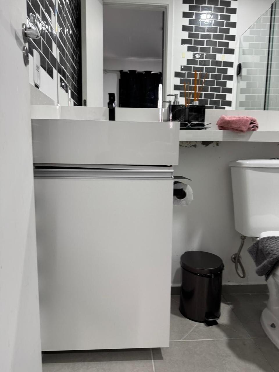 Apartamento 3-apto Liberdade 450' Metro -teatro Renault São Paulo