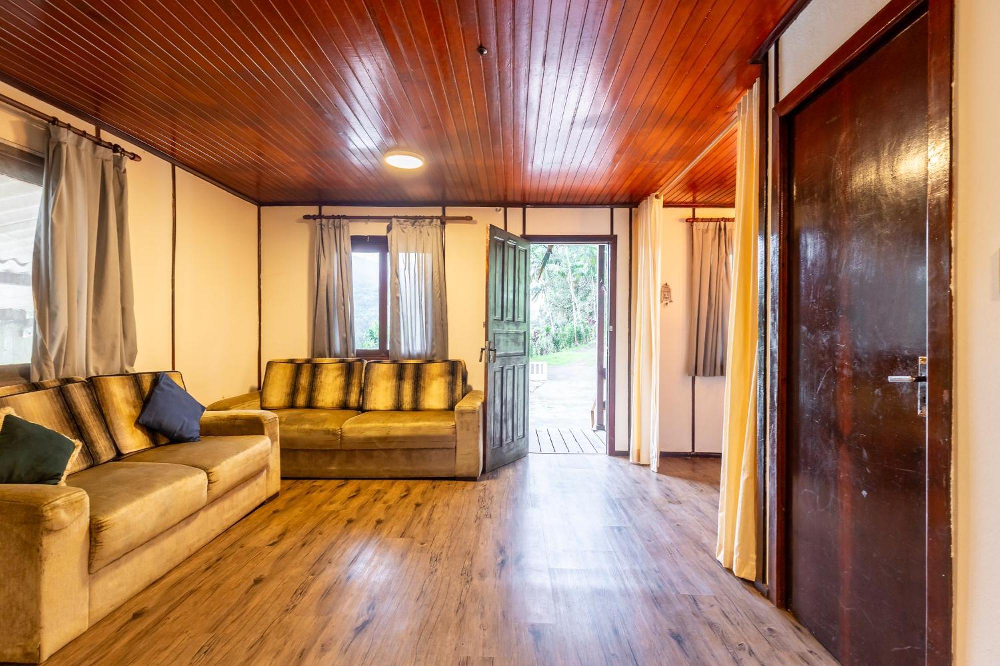 Holiday home Chacara Pe N'agua, 80 Km De Sp, Piscina E Aquecido