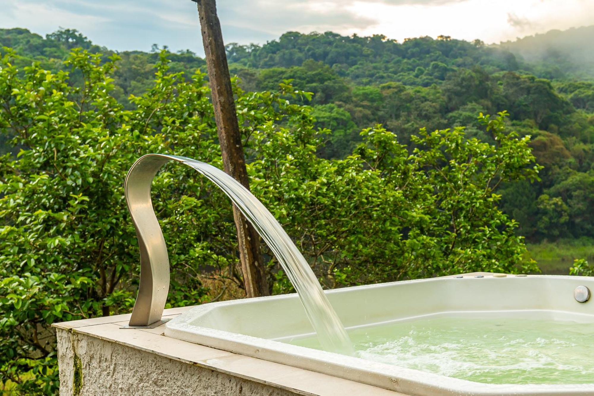 Holiday home Chacara Pe N'agua, 80 Km De Sp, Piscina E Aquecido
