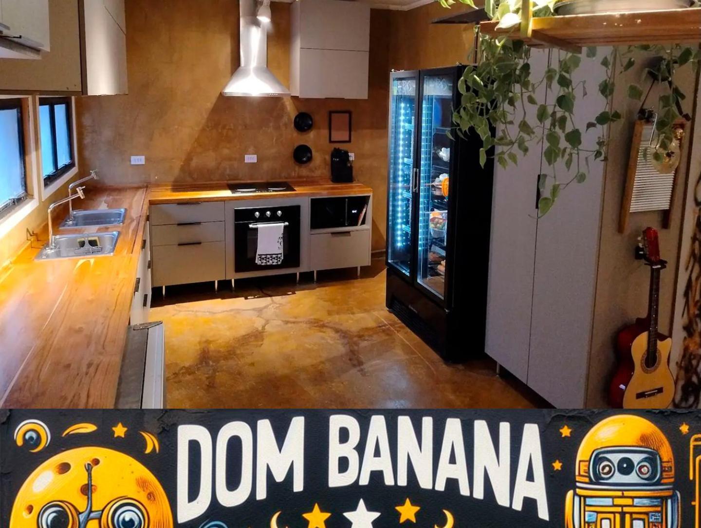 Dom Banana Hostel *