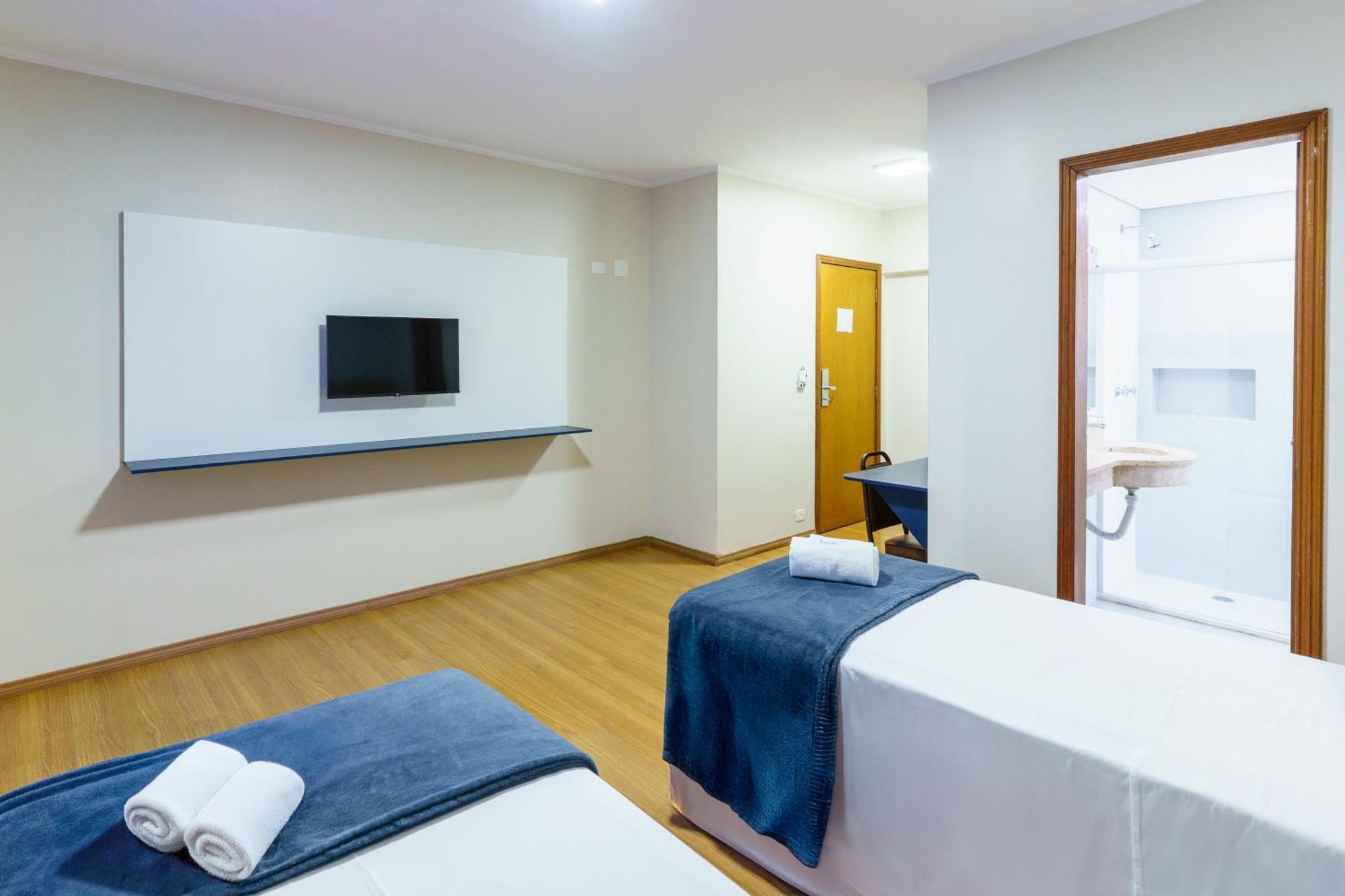 Carillon Plaza Hotel 2*