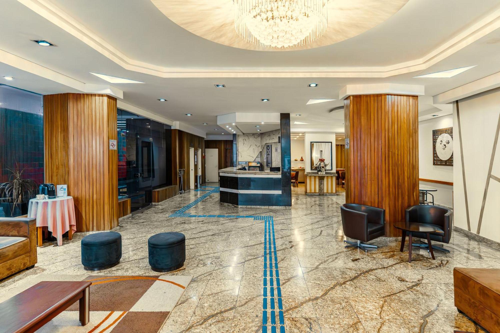 Carillon Plaza Hotel