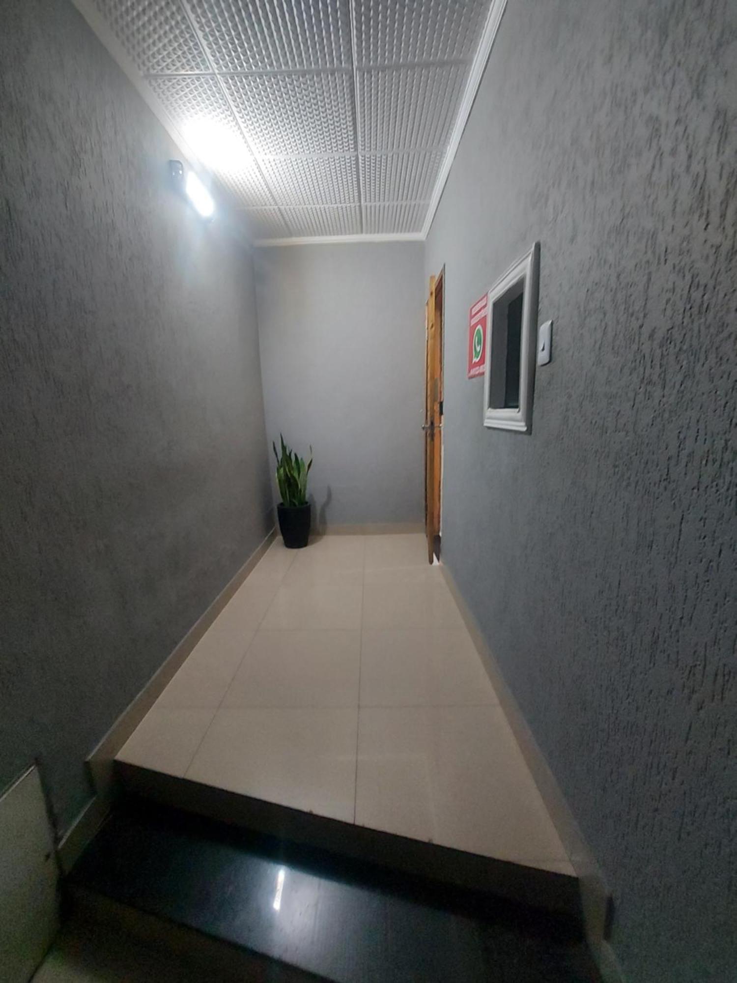 Luar Hotel *