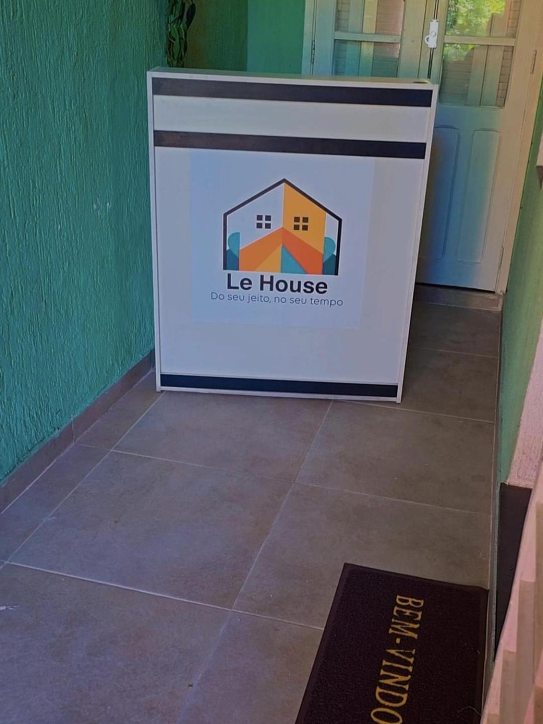 Wisma tamu Le House *