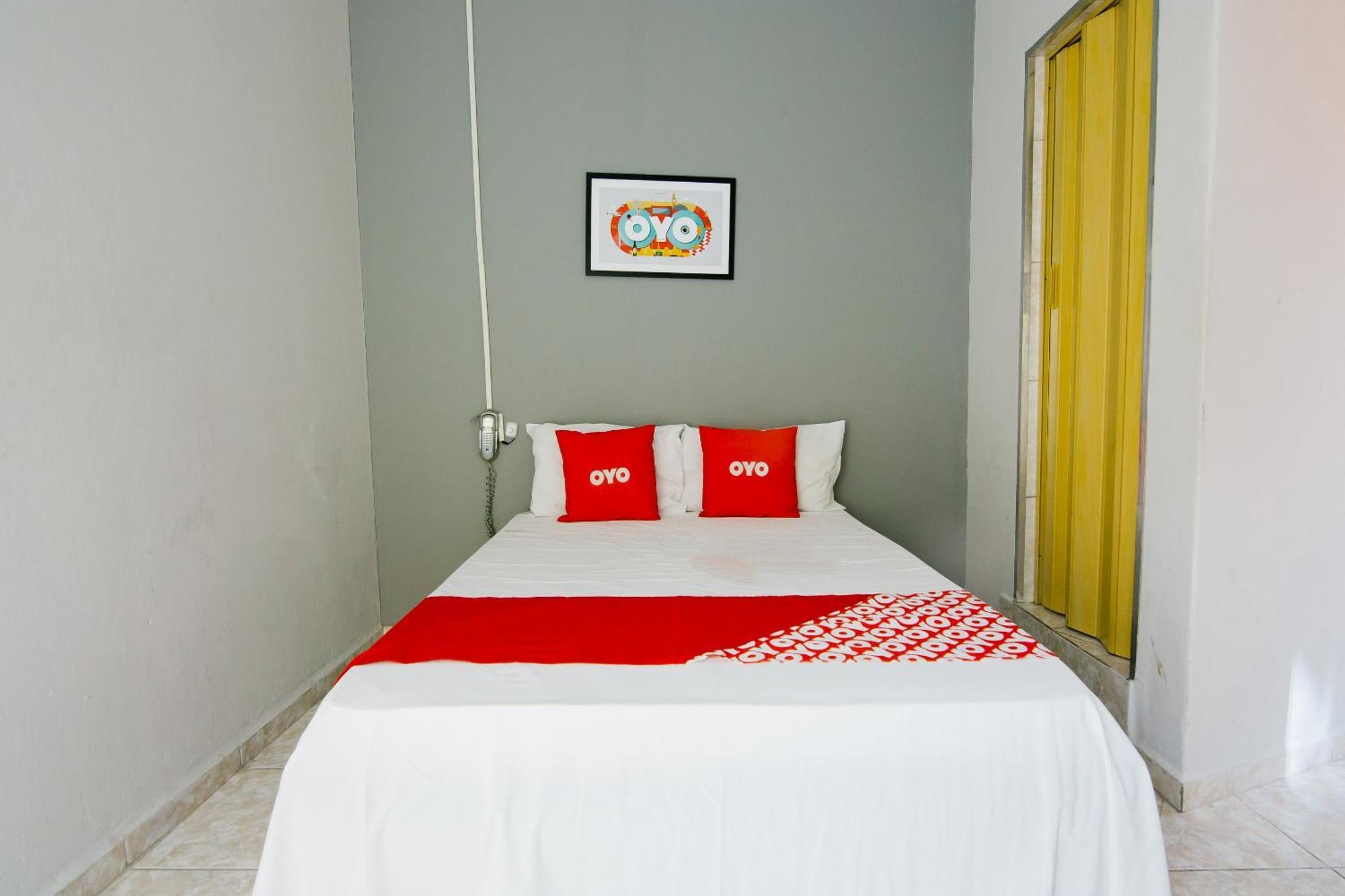 Hotel Oyo Castro Alves,