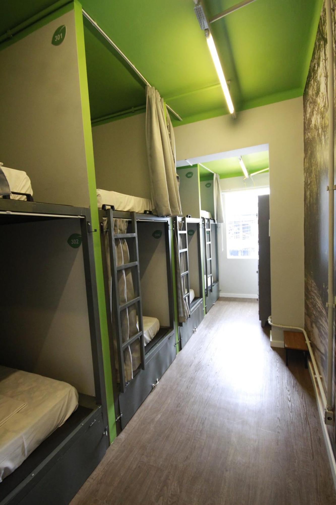 Hostel 011