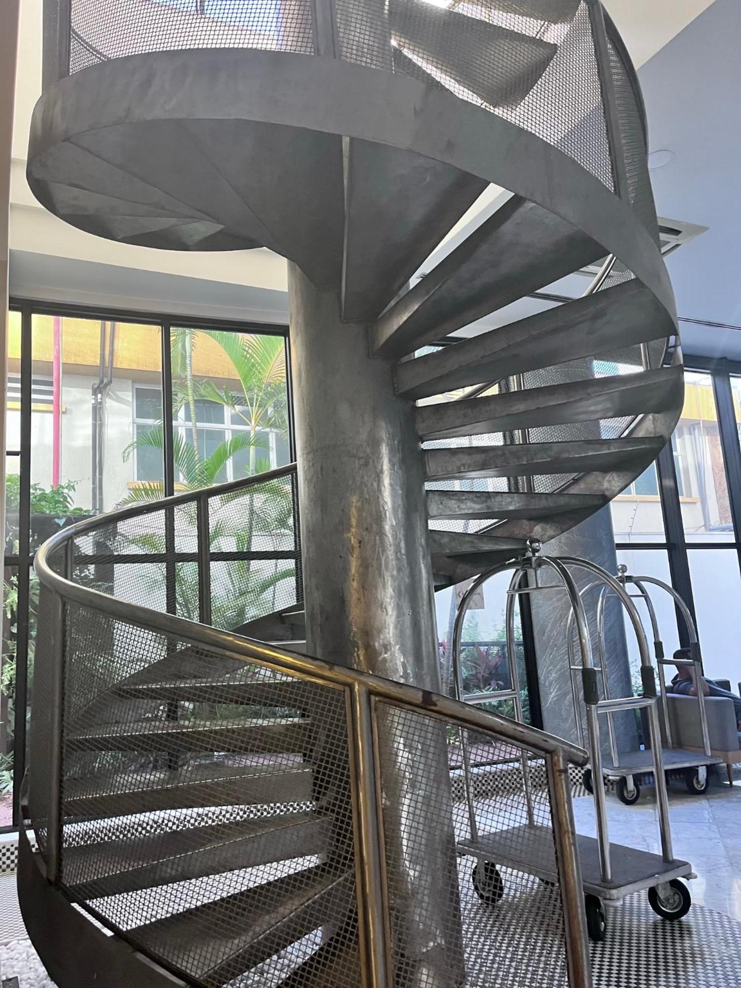 Otel Dentro De Jardins Garagem Inclusa 4*
