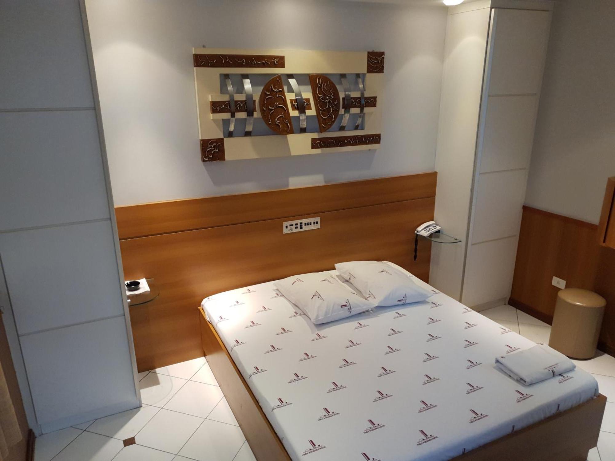 Tres Poderes (adults Only)