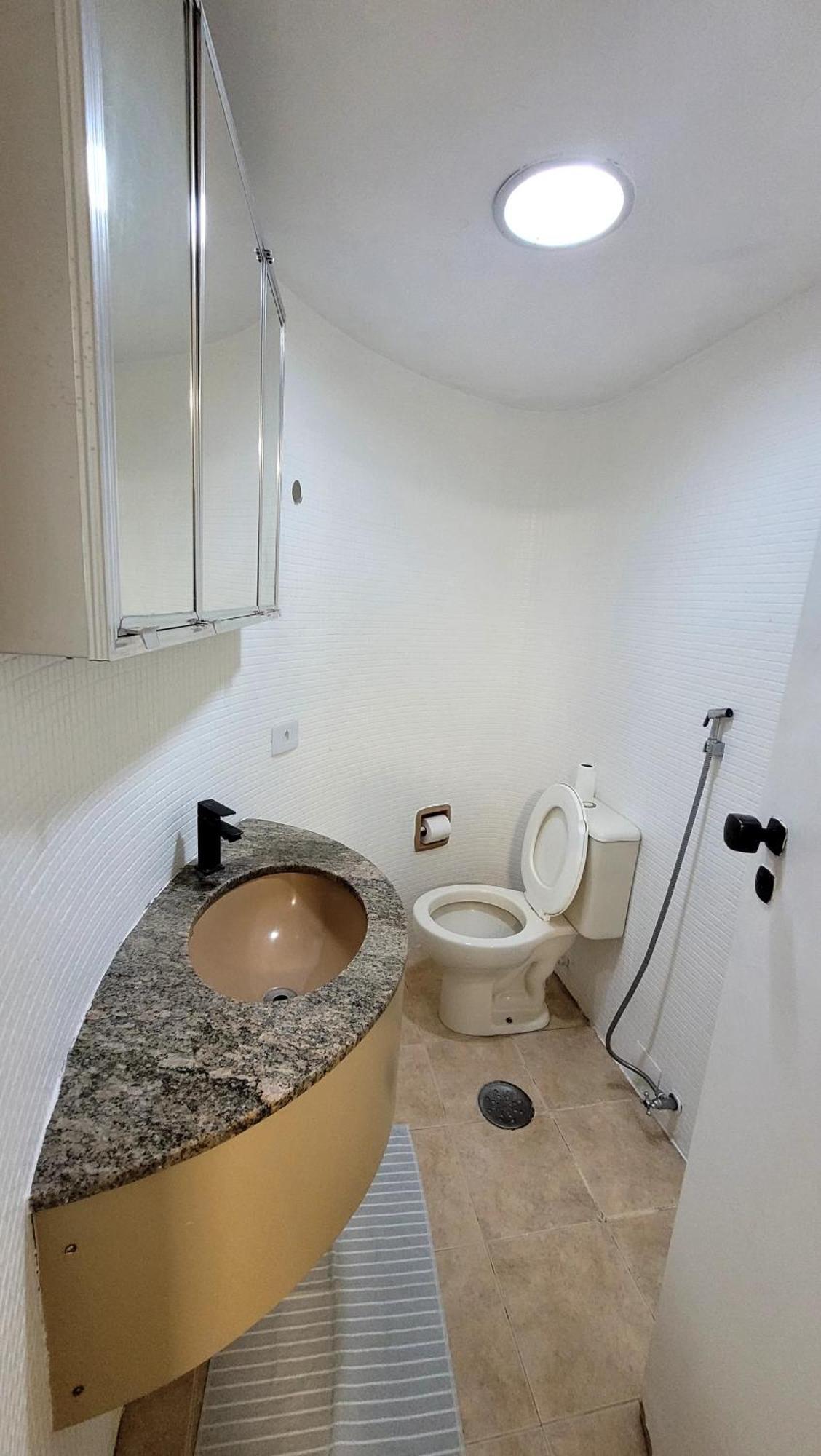 Flat Liberdade Ao Lado Do Metro E Hospitais *