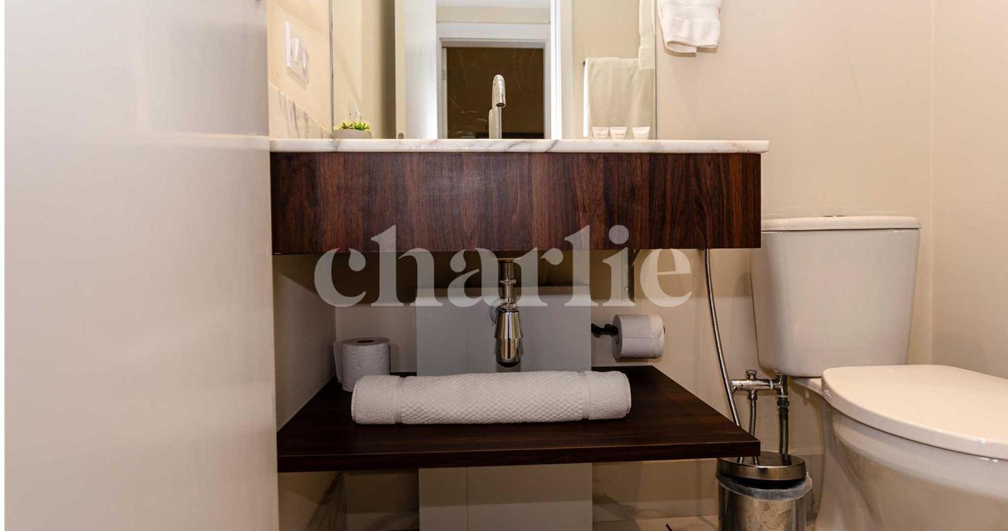 Iconyc House Of Charlie Daire *