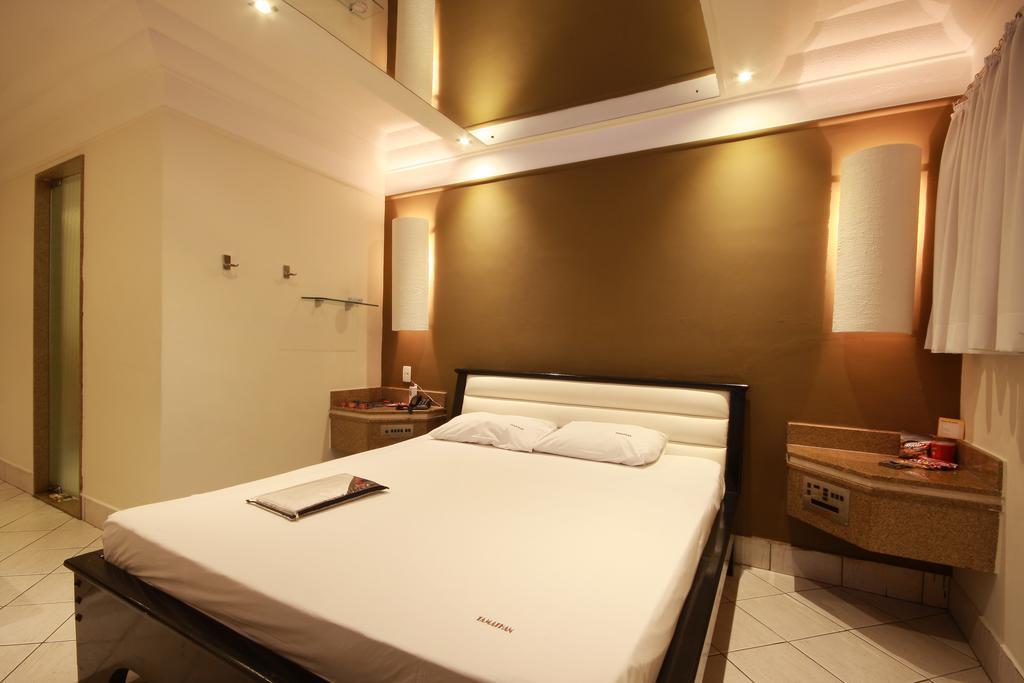 Khách sạn tình yêu Absolut (adults Only)