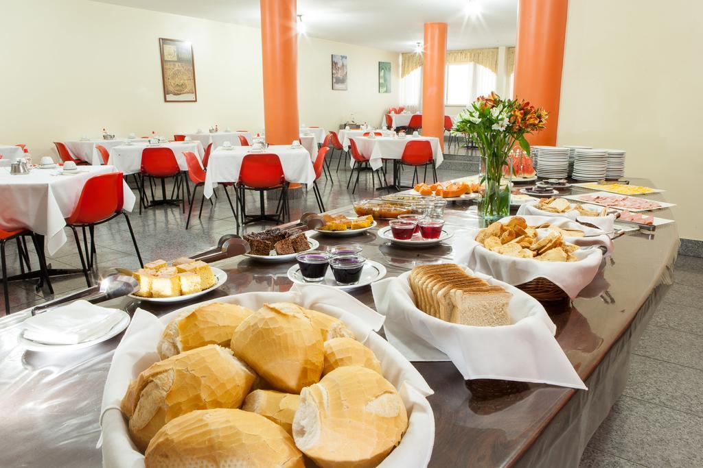 Domus Khách sạn