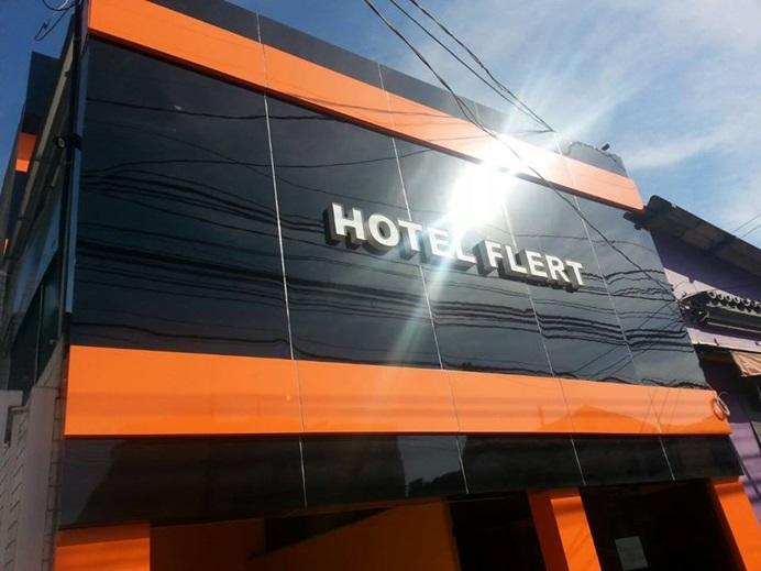 Flert Santana Hotel