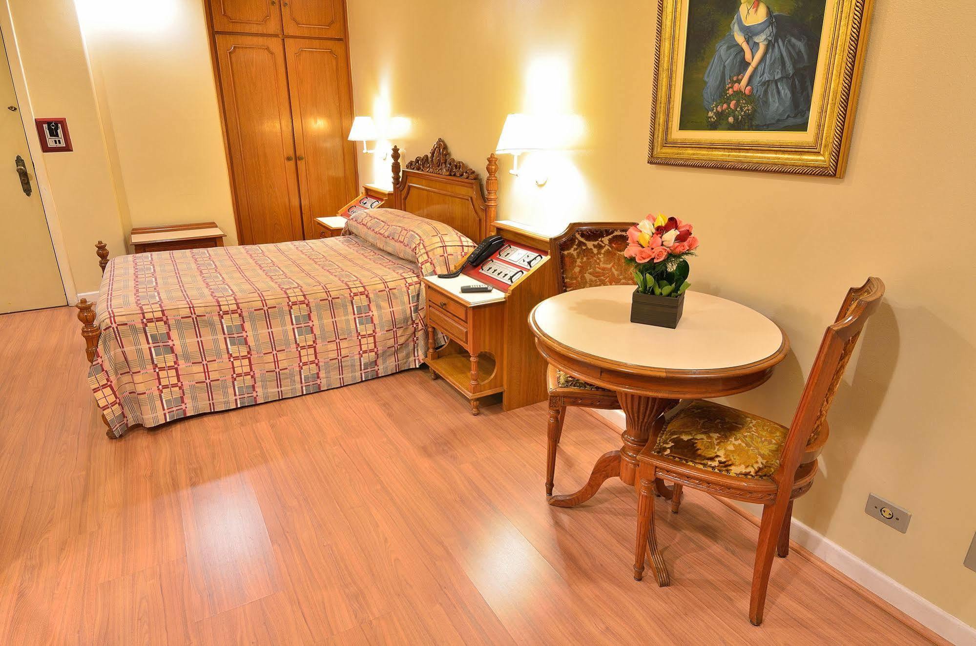 Castelar Otel 3*