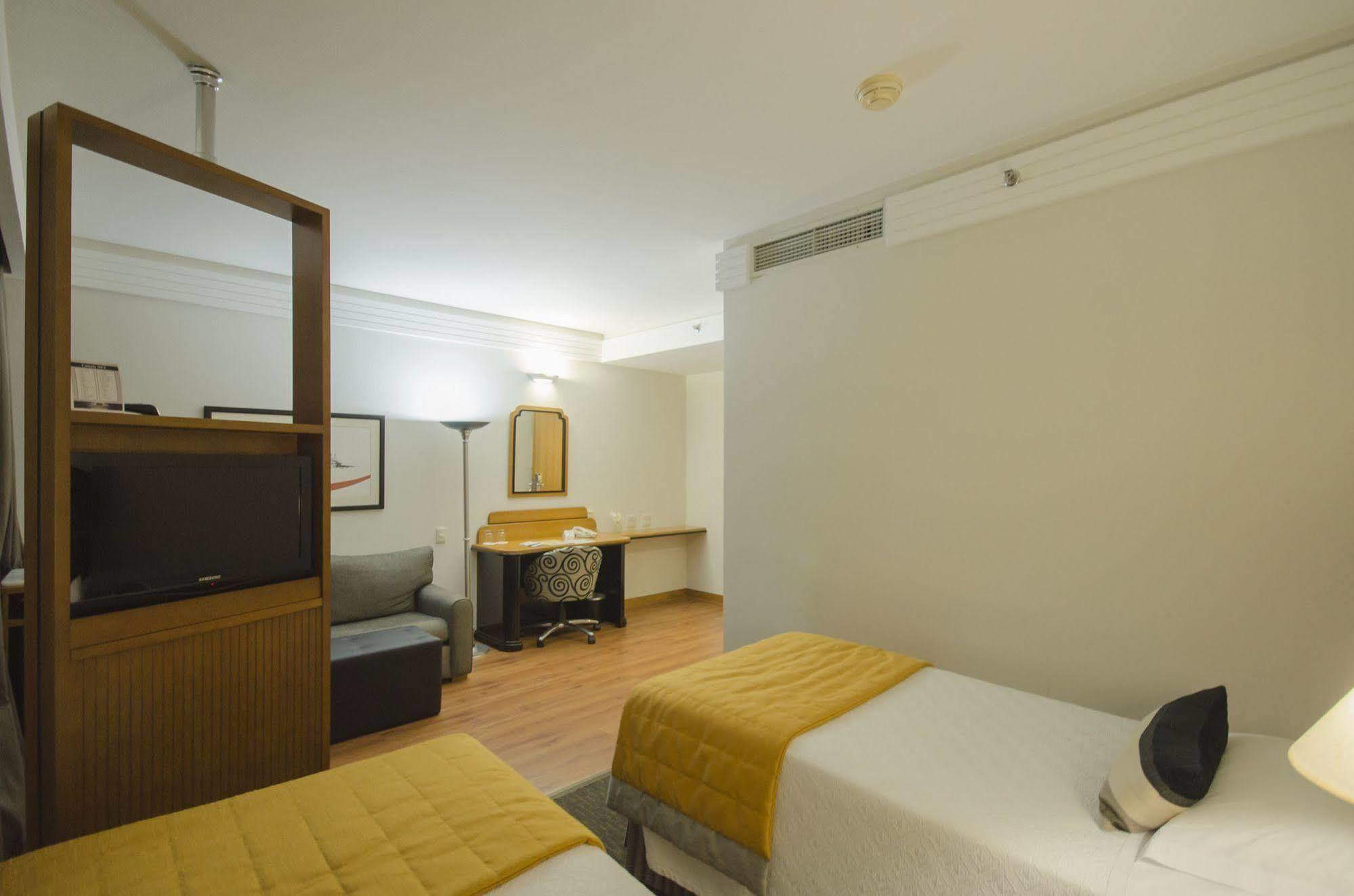 Hotel Estanplaza International