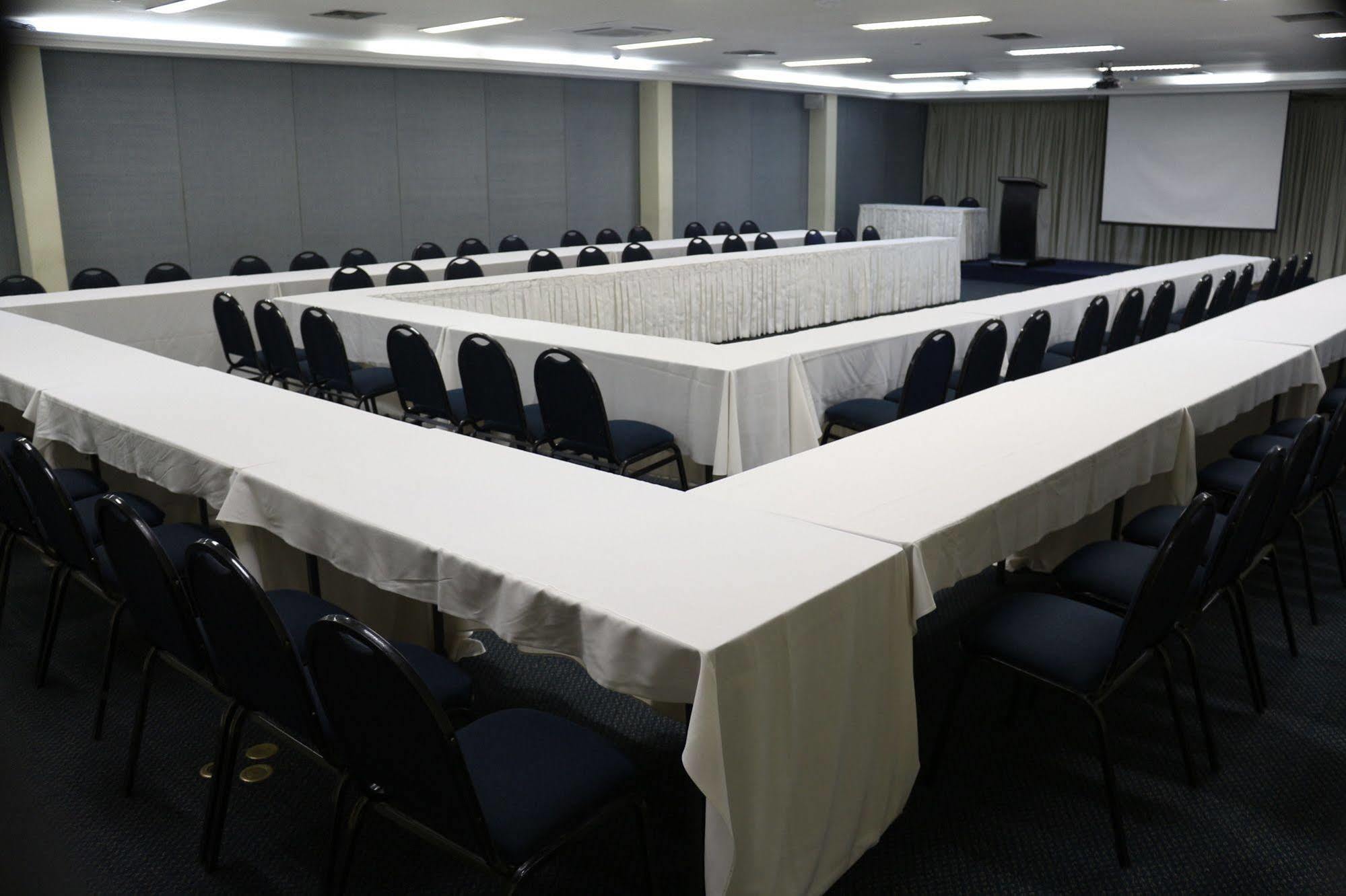 Century Paulista Khách sạn 4*