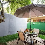 Apartamento Com Quintal Em Alto De Pinheiros