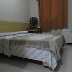 Hotel Ideal Fliper Com Estacionamento Gratis Para Carro Pequeno Altura Padrao \