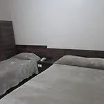 Hotel Ideal Fliper Com Estacionamento Gratis Para Carro Pequeno Altura Padrao \